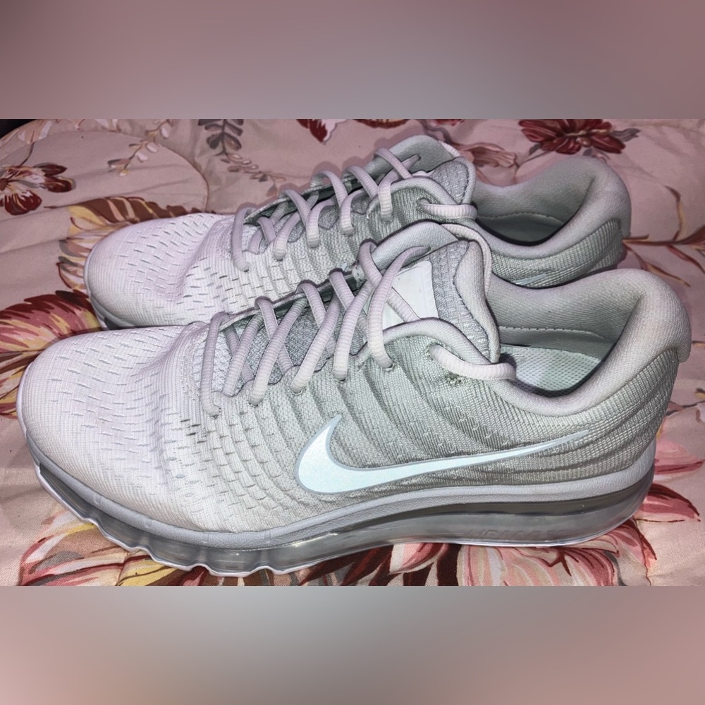 Nike Air Max Men's 2017 Pure Platinum Gray Sneakers like new condition.
